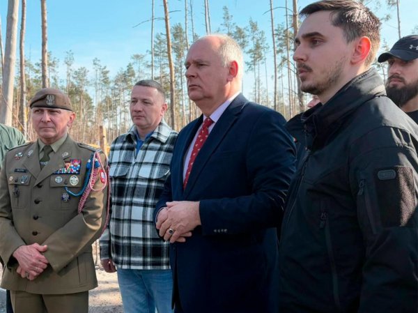 Польська делегація вшанувала пам'ять полеглих українських захисників у селі Мощун