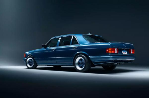 
З ексклюзивним тюнінгом: унікальний Mercedes-Benz 500 SEL продадуть на аукціоні 