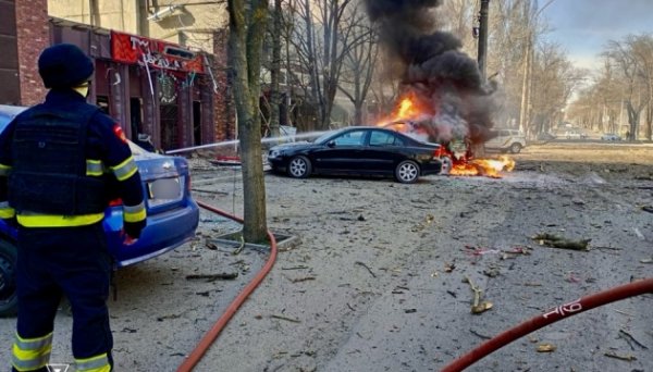 Авіаудар по центру Херсона: кількість поранених зросла до двох