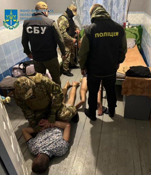 На Прикарпатті судитимуть 12 учасників злочинної організації, які постачали наркотики ув’язненим