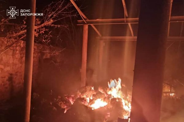 Рятувальники показали наслідки російської атаки дронів на Запоріжжя і район
