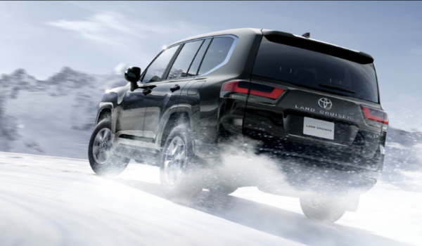 
Toyota Land Cruiser 300 оновили: названі ціни та ключові зміни 