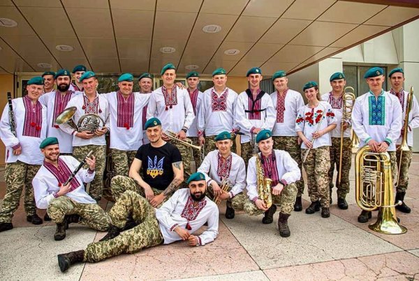 
"Наша мета – визволити всіх". Історії українок, які виборюють повернення рідних з полону 