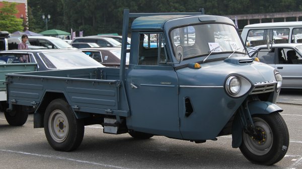 
Триколісні автомобілі: для кого їх створювали та хто їх купував 