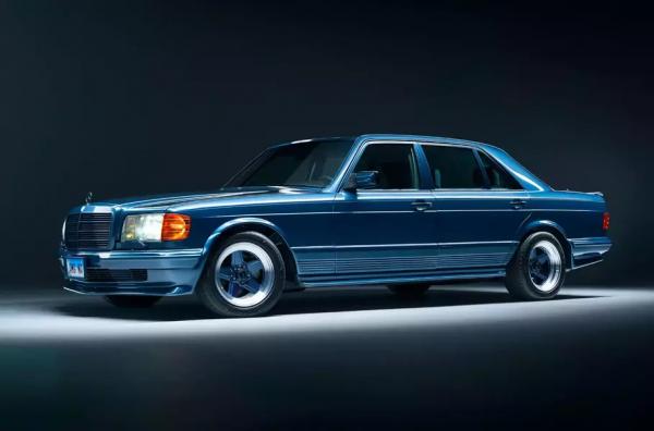 
З ексклюзивним тюнінгом: унікальний Mercedes-Benz 500 SEL продадуть на аукціоні 