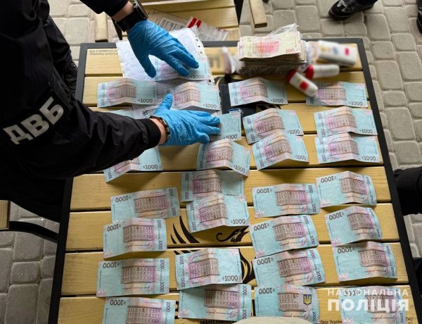 На Закарпатті чоловік за $1000 хотів видалити свої дані з бази призовників