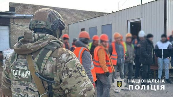 Поліція викрила угруповання, що експлуатувало людей під виглядом реабілітаційного центру
