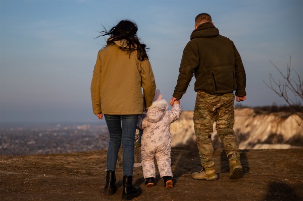 
"Мамо, ми вже далеко від війни?" Як допомогти дітям, чиї життя зламала Росія 