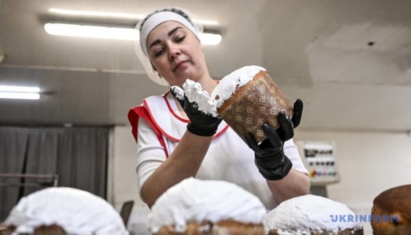 Запорізькі пекарі виготовили паски для прифронтових громад та військових