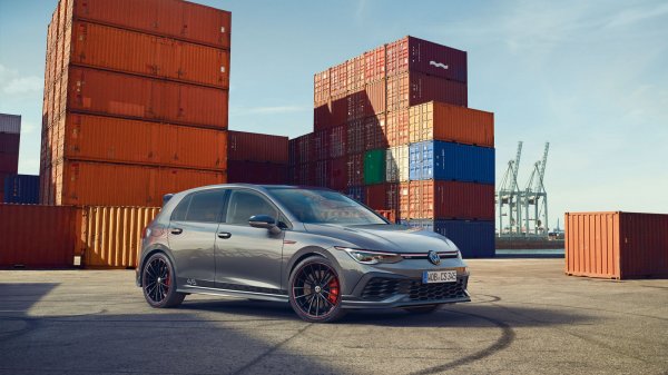 
З новим двигуном: спортивний Volkswagen Golf GTI стане потужнішим 