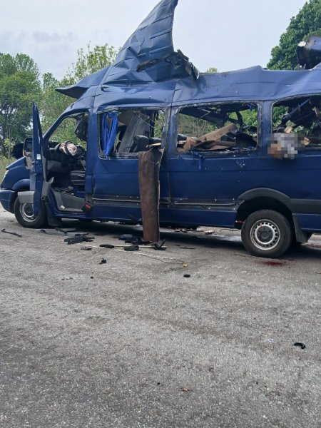 На Сумщині від удару російського дрона по маршрутці загинула ціла родина - Зеленський
