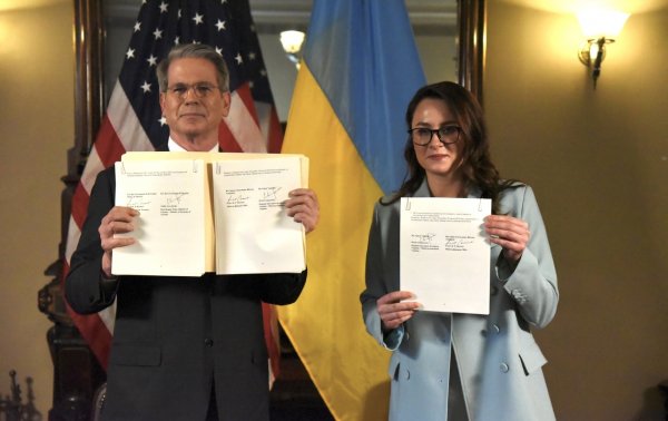 
Що Україна пообіцяла США в угоді про надра і як працюватиме Фонд відбудови 