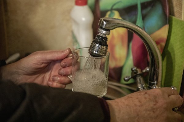 
Що ми п’ємо щодня? Екологи пояснили, що не так з водою в Україні 